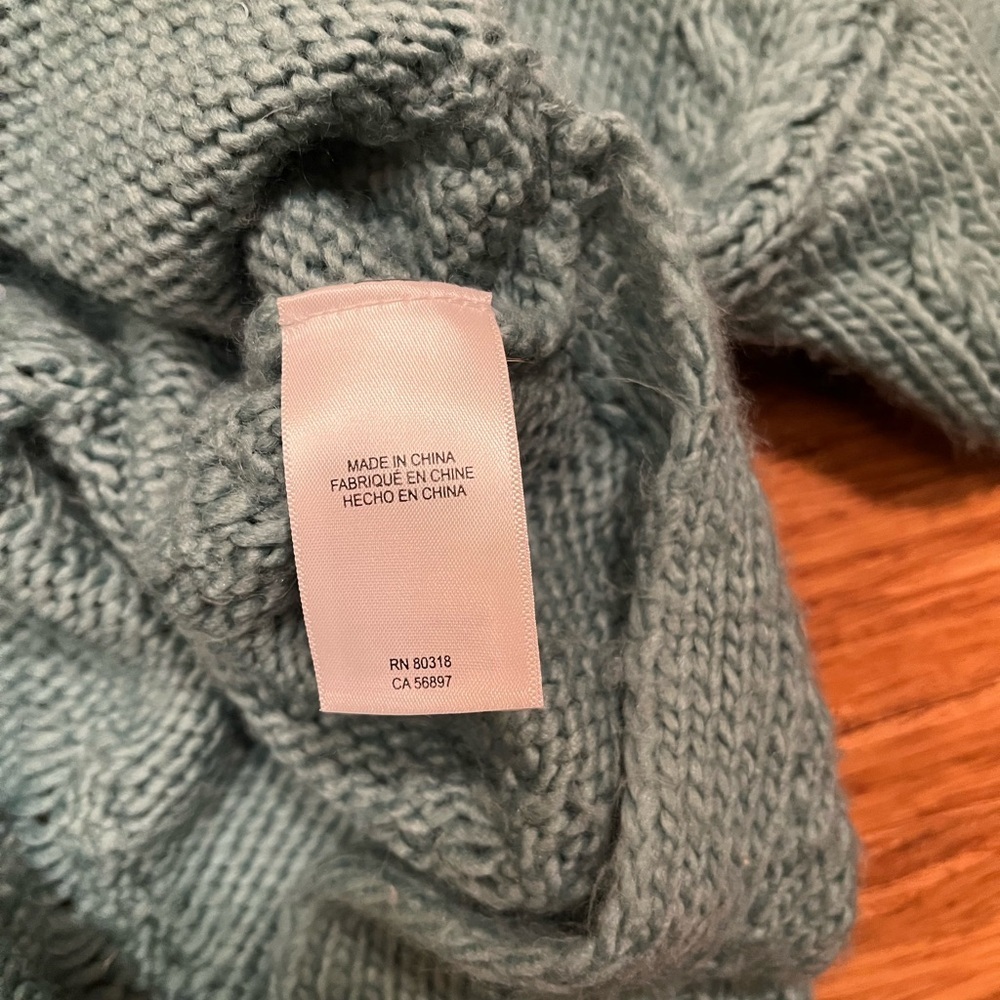 Lucky Brand Oversized Slouchy Fit Chunky Cozy Green Cable Knit V-Neck Sweater. - Picture 9 of 15